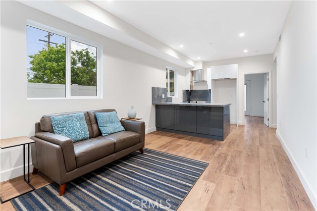 Detail Gallery Image 7 of 13 For 4559 W 18th #1/4,  Los Angeles,  CA 90019 - 2 Beds | 2 Baths