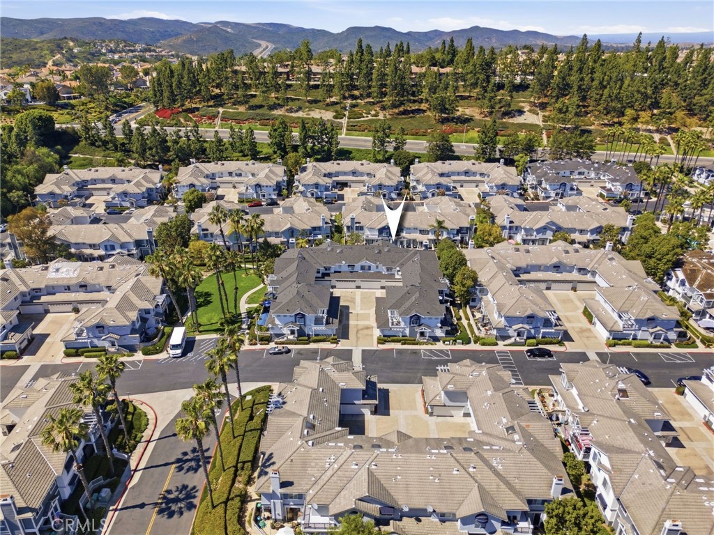https://media.crmls.org/medias/b2b87aec-3d6c-4901-92c9-bedc387290c5.jpg?preset=X-Large
