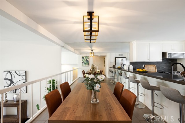 4405 W Sarah Street, Burbank CA: https://media.crmls.org/medias/b2b9c1f6-2cb2-4a24-aee9-fd33bd66f6dc.jpg