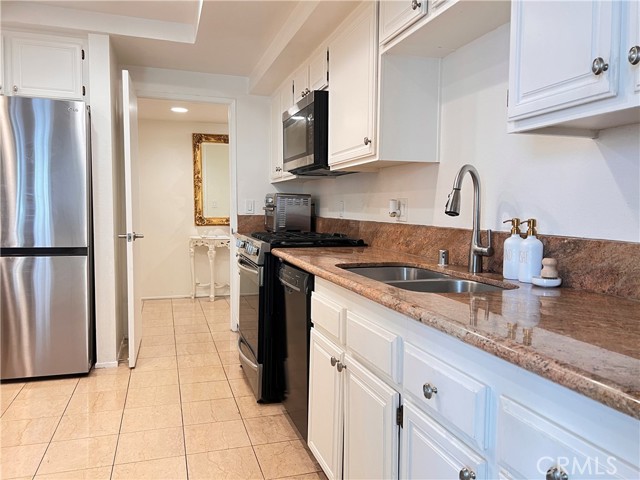 Detail Gallery Image 9 of 35 For 15335 Magnolia #215,  Sherman Oaks,  CA 91403 - 3 Beds | 2 Baths