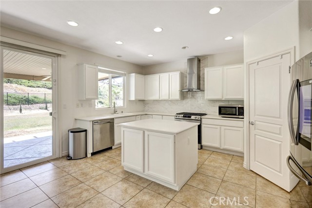 34229 Toyon Court, Lake Elsinore CA: https://media.crmls.org/medias/b2bb3f1f-b1ae-44f3-babe-1931c854f60e.jpg