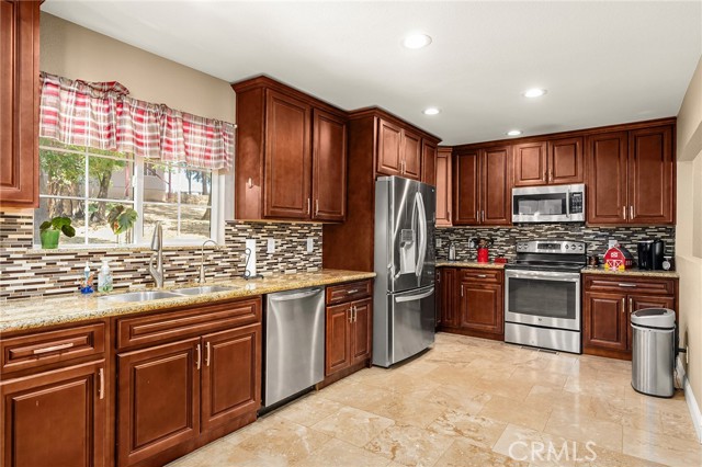 Detail Gallery Image 4 of 67 For 520 Fir St., Paradise,  CA 95969 - 5 Beds | 3/1 Baths
