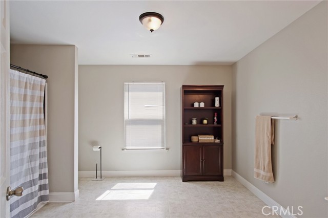 1169 Crescent Drive, Merced CA: https://media.crmls.org/medias/b2bbadc7-7f64-4ded-a423-ddbdcd509868.jpg