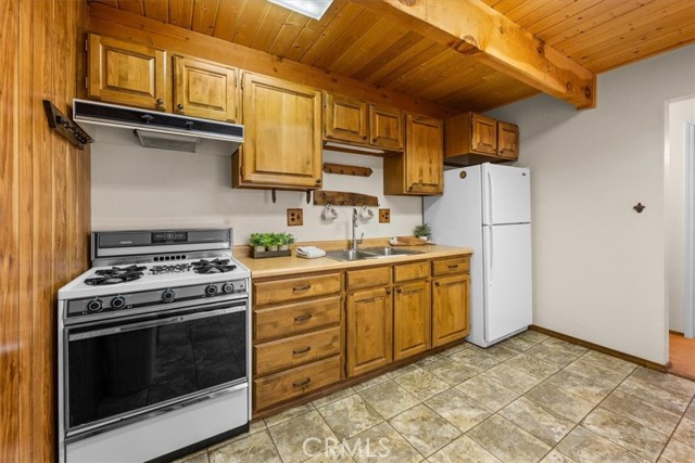 755 Holmes Lane, Sugarloaf CA: https://media.crmls.org/medias/b2bcb0c5-441b-4f98-a029-1f680a339497.jpg