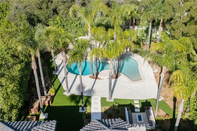 Detail Gallery Image 12 of 69 For 17437 Oak Creek Ct, Encino,  CA 91316 - 5 Beds | 5/1 Baths