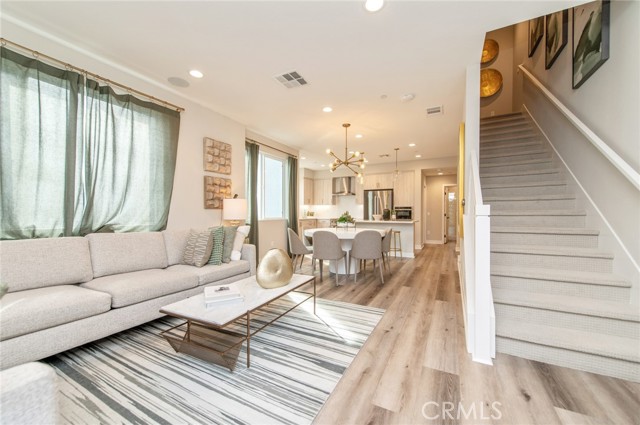 Detail Gallery Image 11 of 27 For 824 S Harbor Blvd, Santa Ana,  CA 92704 - 4 Beds | 3 Baths