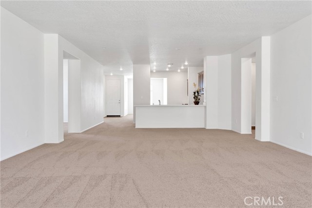16148 Pablo Court, Victorville CA: https://media.crmls.org/medias/b2bd759e-f807-4c07-9942-79df4eba1f9f.jpg
