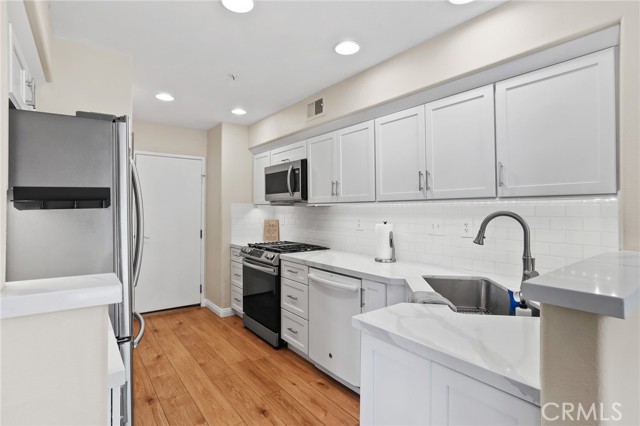 2348 Sunningdale Drive, Tustin CA: https://media.crmls.org/medias/b2be017d-940c-4415-87b3-d6b81da32073.jpg