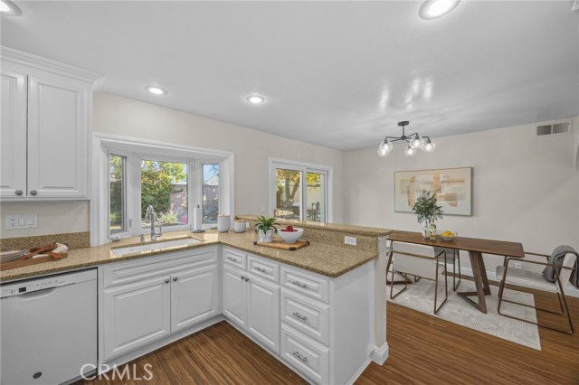 Detail Gallery Image 13 of 41 For 13 Carson, Irvine,  CA 92620 - 4 Beds | 3 Baths