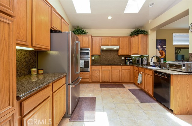 24182 Via Llano, Murrieta CA: https://media.crmls.org/medias/b2beafc3-c6fd-4cdf-a892-068189aafc12.jpg