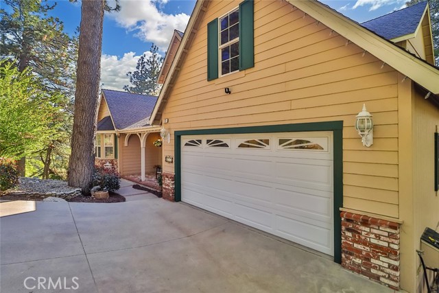 176 Pine Ridge Road, Crestline CA: https://media.crmls.org/medias/b2bec18e-c0bd-4c7c-b890-d8500933ecc0.jpg