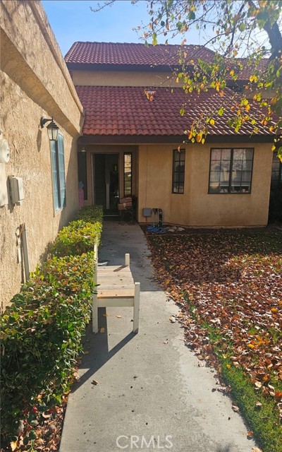 Detail Gallery Image 2 of 12 For 19045 Elm, Apple Valley,  CA 92308 - 2 Beds | 2 Baths