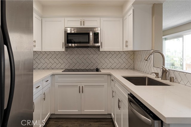 Detail Gallery Image 1 of 34 For 230 S Catalina Ave #303,  Redondo Beach,  CA 90277 - 2 Beds | 2 Baths