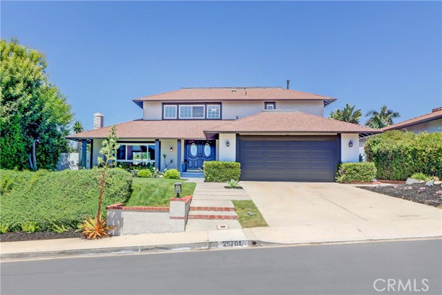 25701 Minoa Drive, Mission Viejo CA: https://media.crmls.org/medias/b2c20326-7098-4b0c-a8f8-070ea36b46a1.jpg