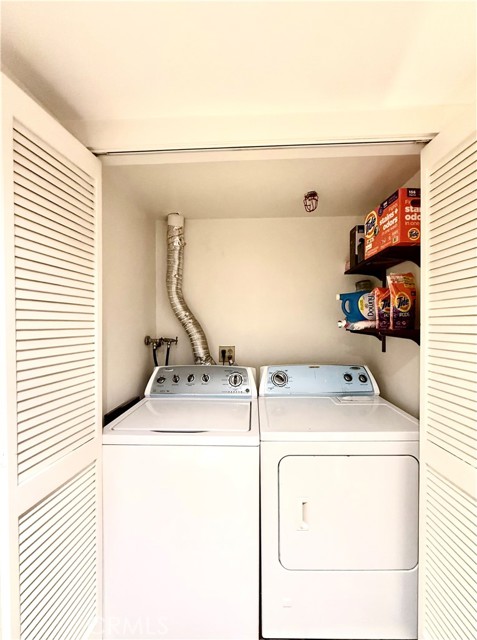 Detail Gallery Image 10 of 21 For 116 W Maple St #18,  Glendale,  CA 91204 - 2 Beds | 2/1 Baths