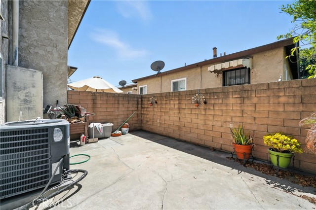 11702 Lakewood Boulevard, Downey CA: https://media.crmls.org/medias/b2c347e2-4c5a-4311-b29f-e94f31018675.jpg