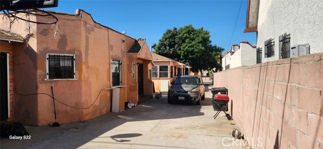 Detail Gallery Image 7 of 7 For 1214 W 85th St, Los Angeles,  CA 90044 - – Beds | – Baths