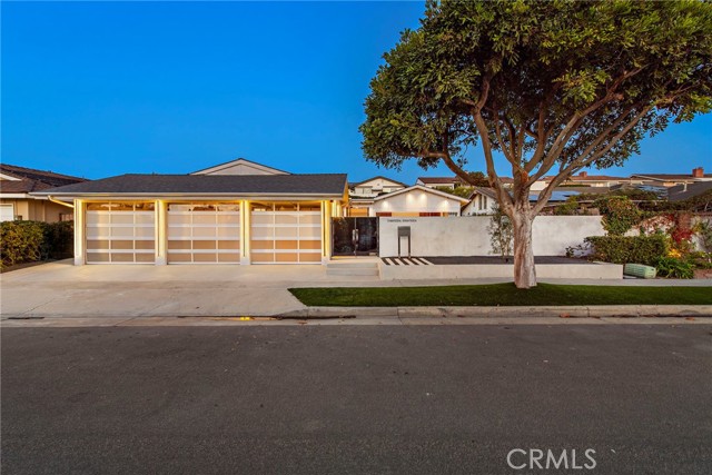 Detail Gallery Image 28 of 29 For 1318 Outrigger Dr, Corona Del Mar,  CA 92625 - 4 Beds | 4/1 Baths