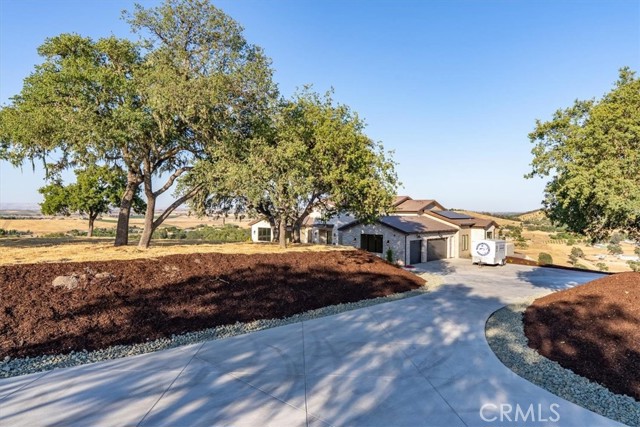 1755 Burnt Rock Way, Templeton CA: https://media.crmls.org/medias/b2c69afb-a99d-4596-ae59-44e71158f26f.jpg
