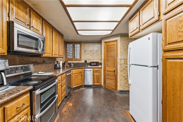 27496 White Fir Drive, Lake Arrowhead, CA 92352