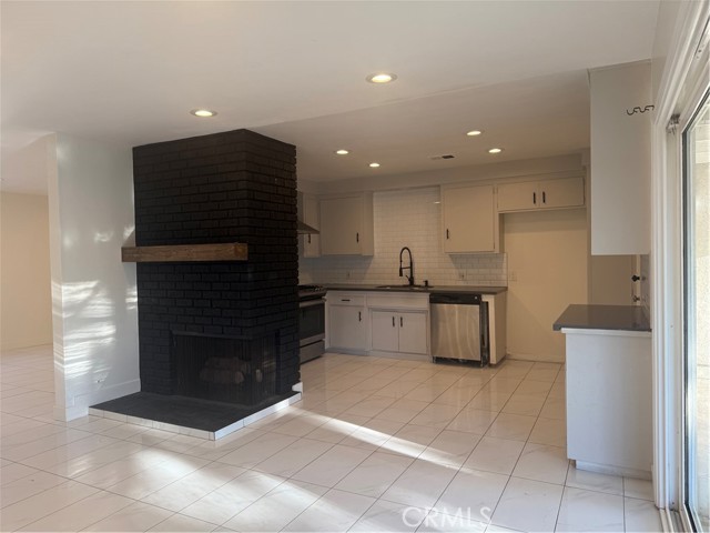 1517 N 3rd Avenue, Upland CA: https://media.crmls.org/medias/b2c6e188-a4cb-4dad-83d4-67ab65ee7ca3.jpg