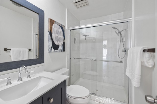 1940 N Highland Avenue, Los Angeles CA: https://media.crmls.org/medias/b2c6e970-2498-452e-852e-b64a44a00335.jpg
