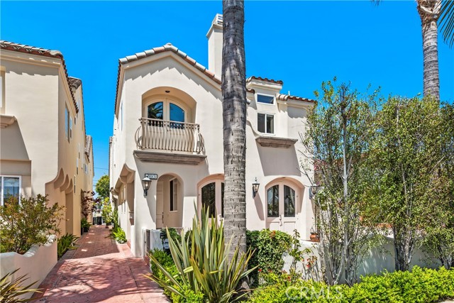 703 Marguerite Avenue, Corona del Mar CA: https://media.crmls.org/medias/b2c704d5-42a8-4938-b7ae-604b39887fef.jpg