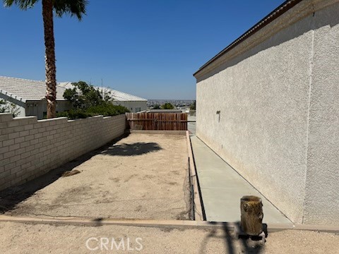 https://media.crmls.org/medias/b2c8ad05-2abd-4345-875f-26eb331e0320.jpg?preset=X-Large