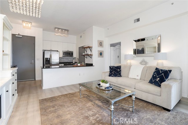 488 E Ocean Boulevard, Long Beach CA: https://media.crmls.org/medias/b2c8e290-8017-46a1-a9b1-00b7f9a73045.jpg