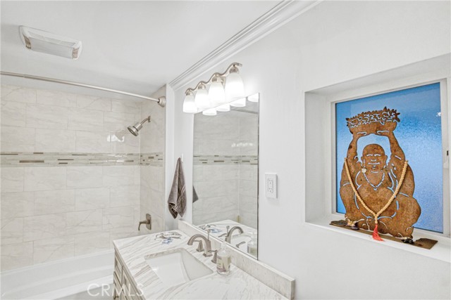 4201 Topanga Canyon Blvd, Woodland Hills CA: https://media.crmls.org/medias/b2c94bd2-3ba8-4ec4-a934-be518ab844bc.jpg