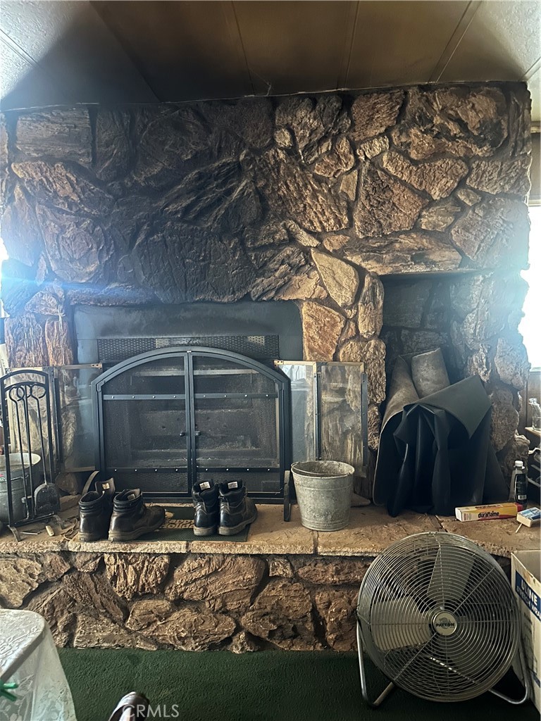 https://media.crmls.org/medias/b2cb8d36-98e9-42c4-828f-0a75ae9599be.jpg?preset=X-Large