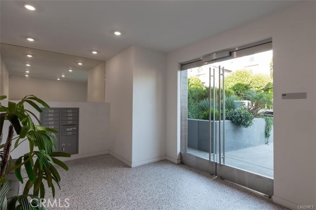 1367 N Alta Vista Boulevard #303, Los Angeles, CA, 90046 1367 N Alta Vista Boulevard #303, Los Angeles, CA, 90046