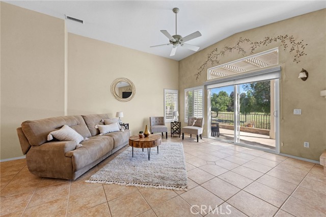 24217 Corte Cordoba, Murrieta CA: https://media.crmls.org/medias/b2cc552c-c256-48cc-9072-0b3e25305775.jpg