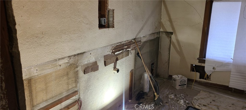 https://media.crmls.org/medias/b2ccf5f8-5a7a-4412-8a00-8ad7d51b69d1.jpg?preset=X-Large