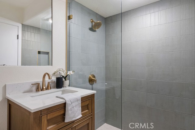 1800 E Heim Avenue, Orange CA: https://media.crmls.org/medias/b2cd9446-ae67-4c29-a10e-2db9954038e5.jpg