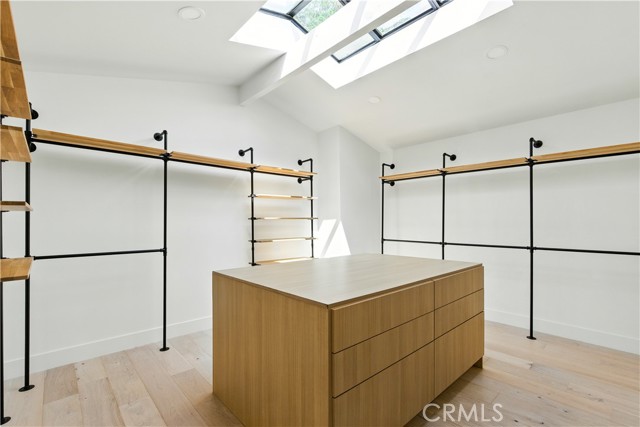 6009 Neddy Avenue, Woodland Hills CA: https://media.crmls.org/medias/b2cdc67e-3912-43f3-8646-1e7017d29f55.jpg