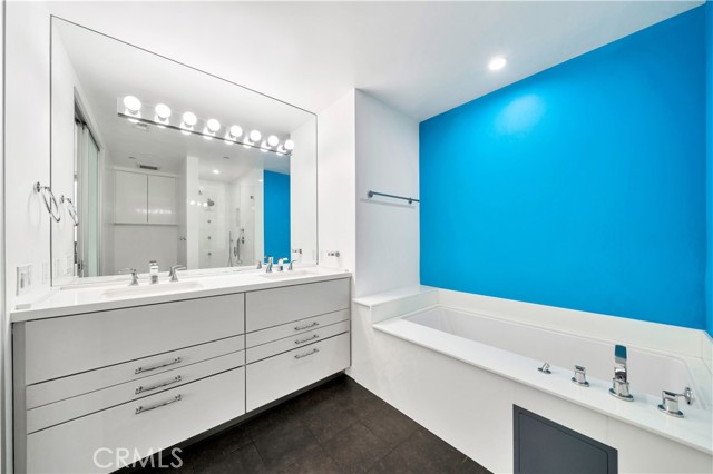 Detail Gallery Image 18 of 25 For 1200 N Sweetzer Ave #2,  West Hollywood,  CA 90069 - 3 Beds | 2/1 Baths