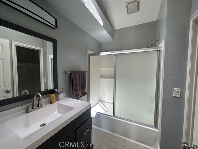 Detail Gallery Image 8 of 12 For 16193 Space Dr, Moreno Valley,  CA 92551 - 2 Beds | 2 Baths