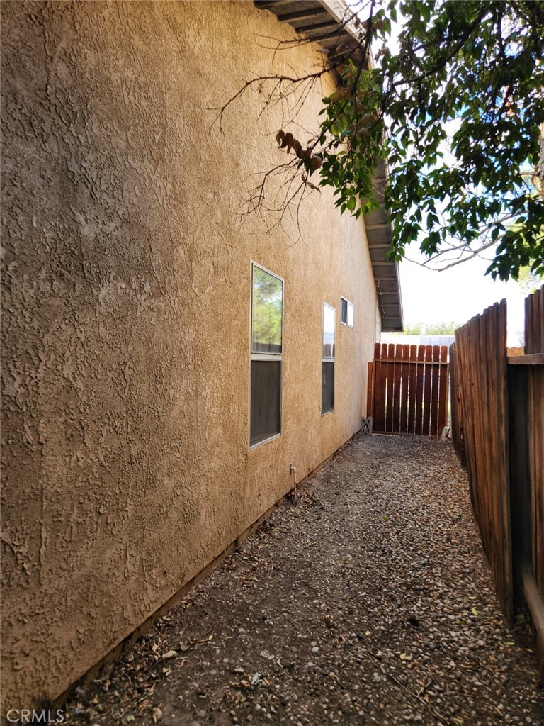 https://media.crmls.org/medias/b2ce33b0-3438-4d8f-a1e8-97d582b5817f.jpg?preset=X-Large