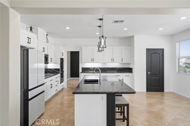 17530 Dry Run Court, Riverside CA: https://media.crmls.org/medias/b2ce6ef5-f4e9-4f4f-b557-322a32d9762e.jpg