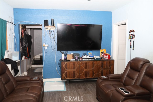 927 W 82nd Street, Los Angeles CA: https://media.crmls.org/medias/b2cedaa6-8a7b-4ca9-ac7b-ba946cf6f264.jpg