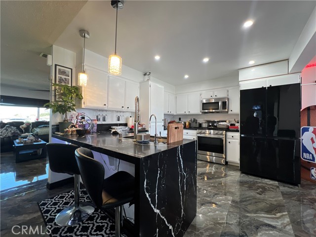 Detail Gallery Image 15 of 59 For 15245 Apache Rd, Apple Valley,  CA 92307 - 3 Beds | 2 Baths