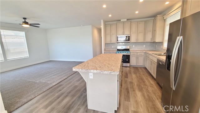 2139 E 4th Street, Ontario CA: https://media.crmls.org/medias/b2cf99d0-ad14-4590-ac8f-68f7321a92fe.jpg