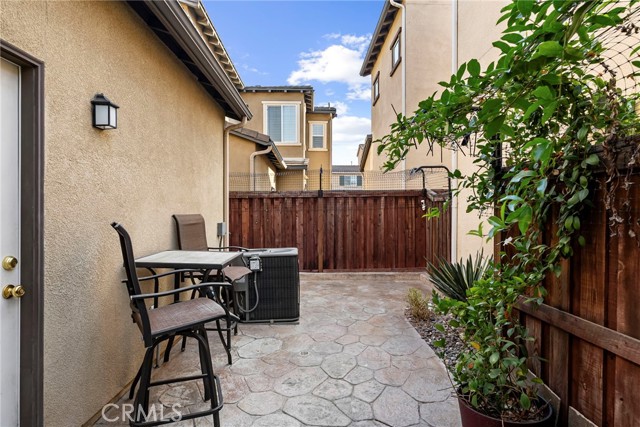 341 W Pebble Creek Lane, Orange CA: https://media.crmls.org/medias/b2cfa25e-cd81-48e1-bb5d-f05bb57f6b21.jpg