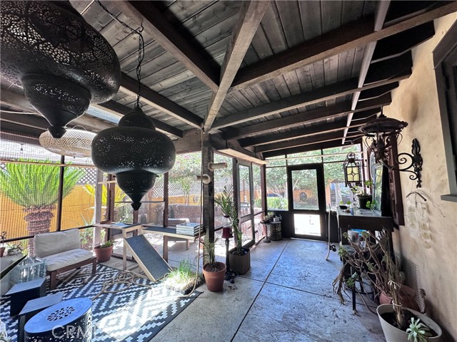 Detail Gallery Image 4 of 36 For 7326 Vanalden, Reseda,  CA 91335 - 3 Beds | 3 Baths