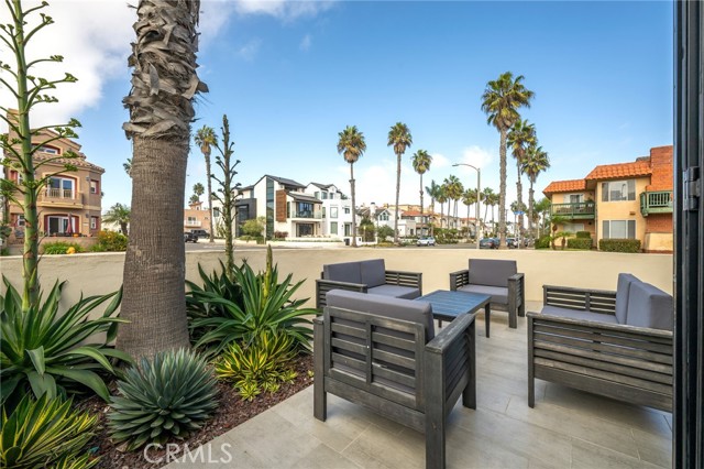 Detail Gallery Image 26 of 32 For 122 21st St, Huntington Beach,  CA 92648 - 3 Beds | 5/1 Baths