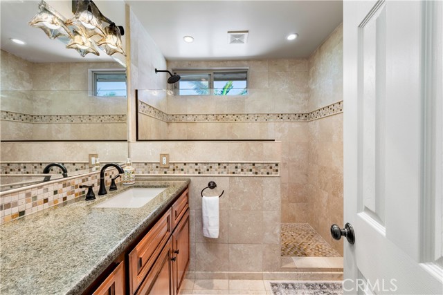 1335 Crestview Avenue, Seal Beach CA: https://media.crmls.org/medias/b2d04bd9-abf8-4fca-a5da-066e158fb653.jpg