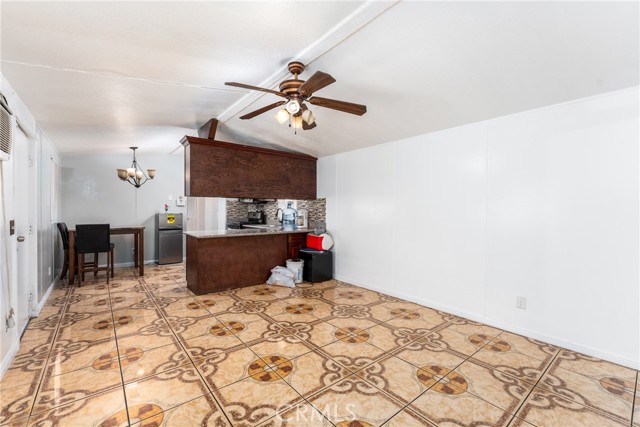 17225 Valley Boulevard, Fontana CA: https://media.crmls.org/medias/b2d0acd1-5c3b-407d-aa9a-f723678f6c9f.jpg