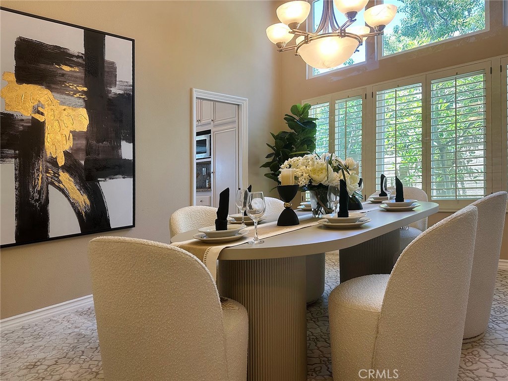 https://media.crmls.org/medias/b2d12917-ba0b-4bb9-81c9-65f44ed8e396.jpg?preset=X-Large