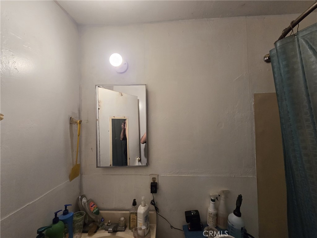 https://media.crmls.org/medias/b2d12f20-2524-4025-8681-315f530f63b8.jpg?preset=X-Large